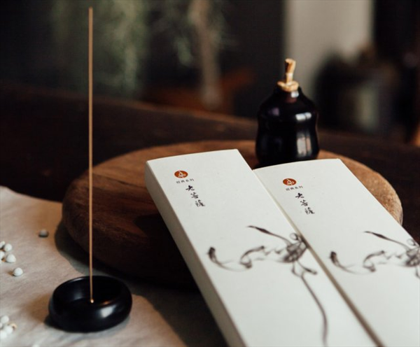 Lư xông trầm bằng ngọc lưu ly - 6 màu ngọc tự nhiên